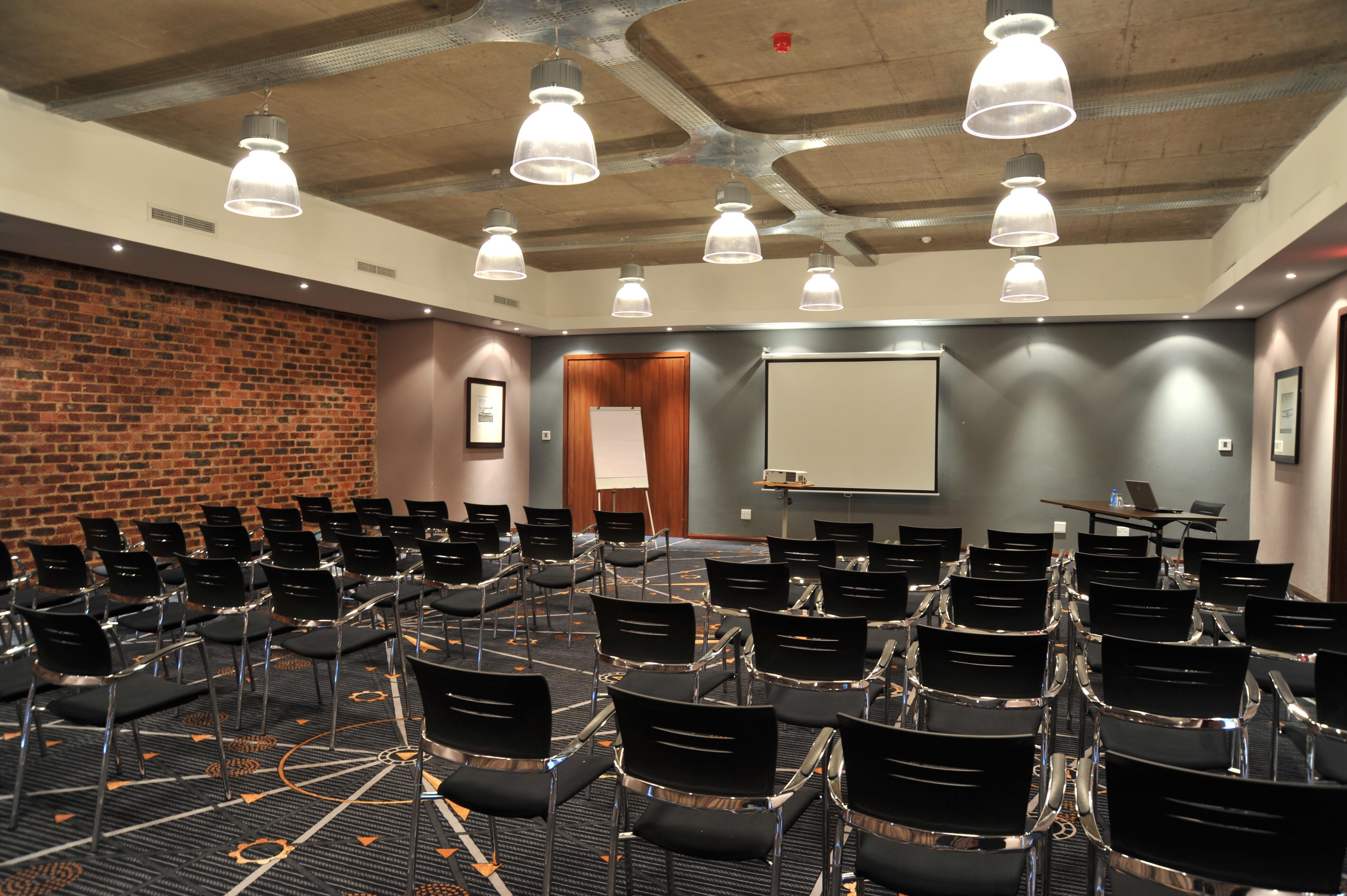 Protea Hotel By Marriott O R Tambo Airport Kempton Park Exterior photo