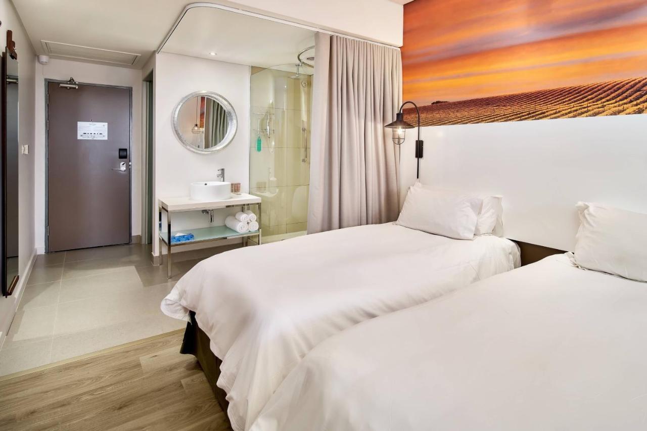 Protea Hotel By Marriott O R Tambo Airport Kempton Park Exterior photo