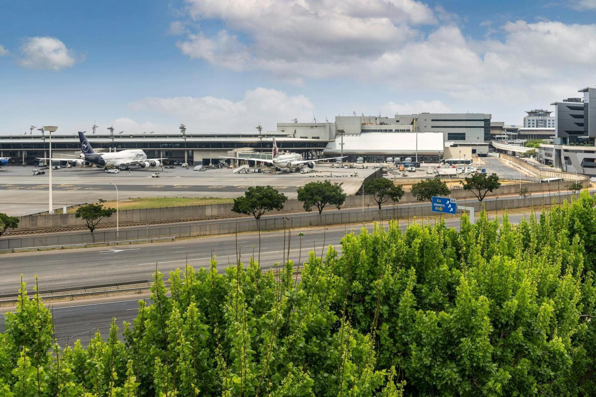 Protea Hotel By Marriott O R Tambo Airport Kempton Park Exterior photo